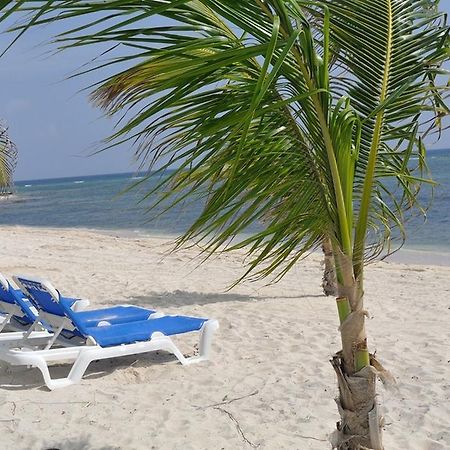 Castaways Cayman Beach Resort Grand Cayman Bagian luar foto